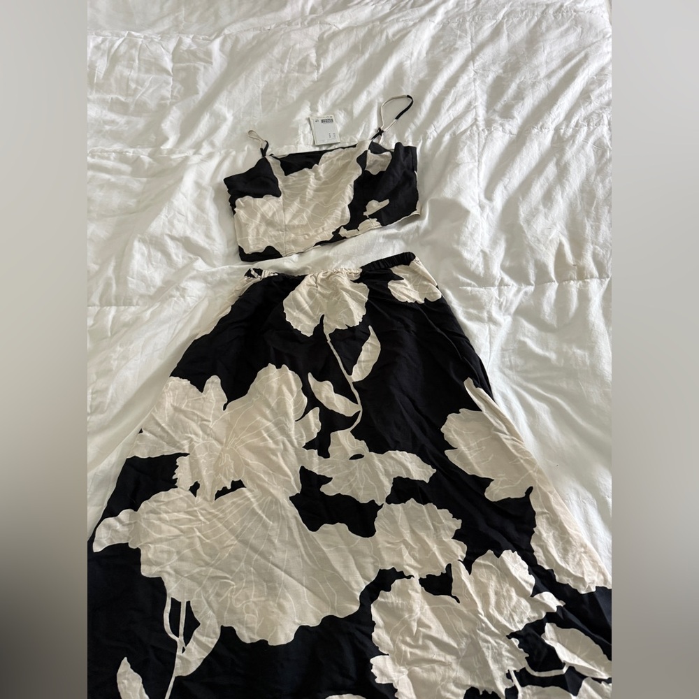 NWT H&M Floral Black and Cream Crop and Skirt